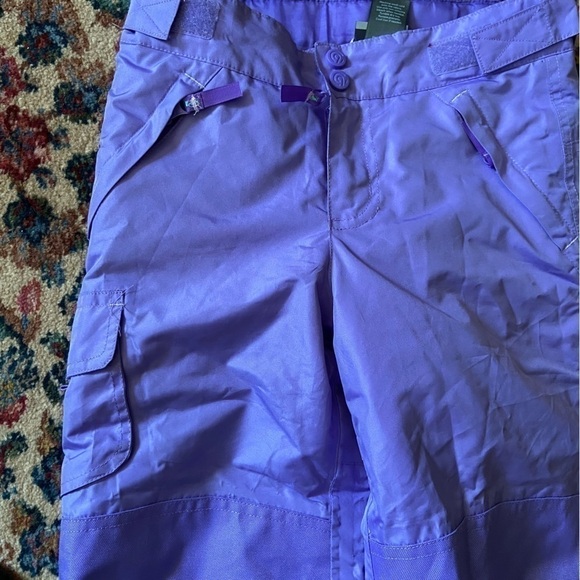 Champion snow pants in lilac. Elastic cuffs keep snow out; reinforced butt. - Picture 3 of 11